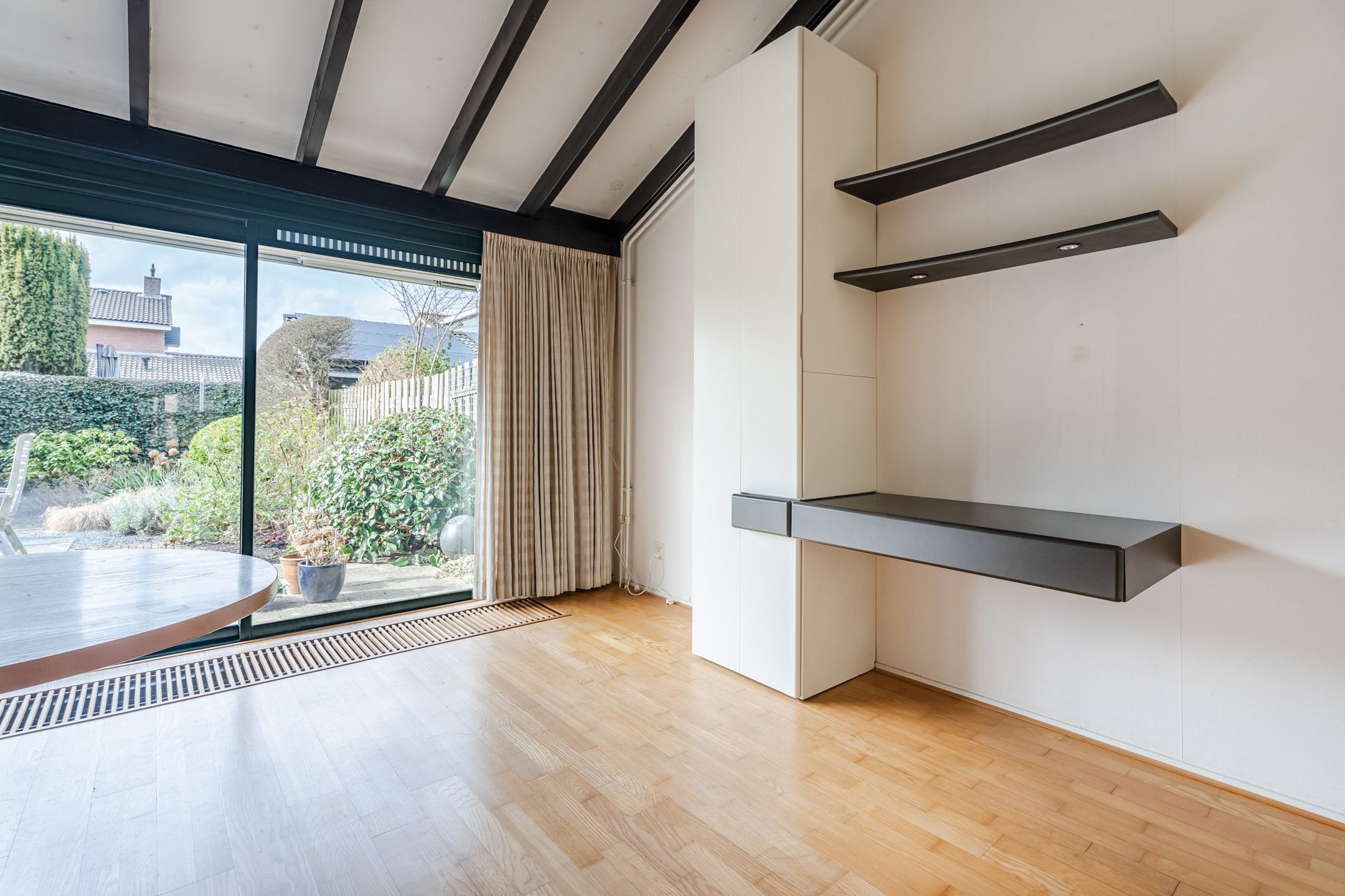 Spacious Corner House with Sunny West-Facing Garden and Garage in Gouda — 15
