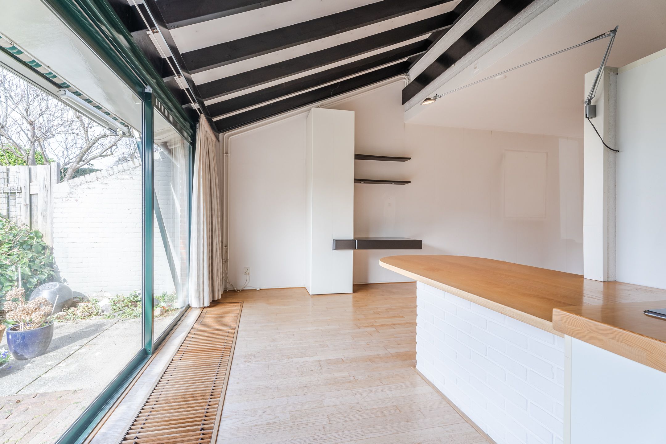 Spacious Corner House with Sunny West-Facing Garden and Garage in Gouda — 18