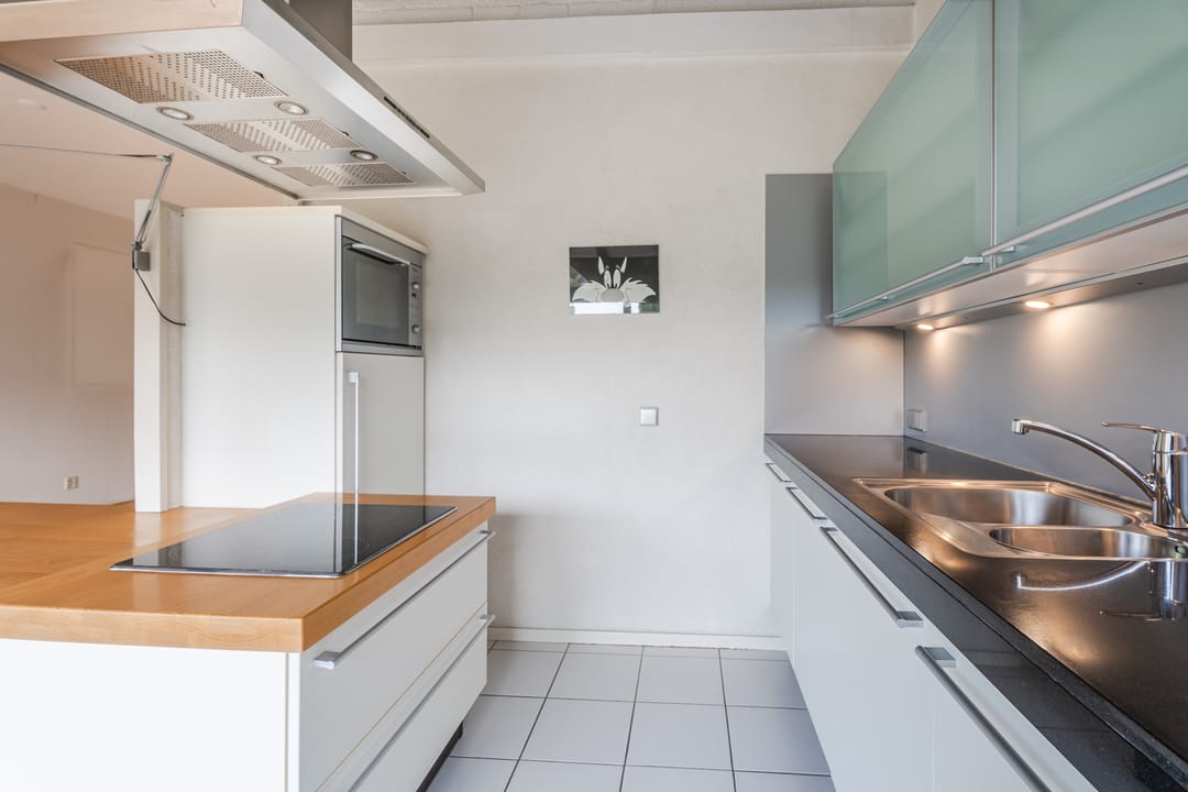 Spacious Corner House with Sunny West-Facing Garden and Garage in Gouda — 22