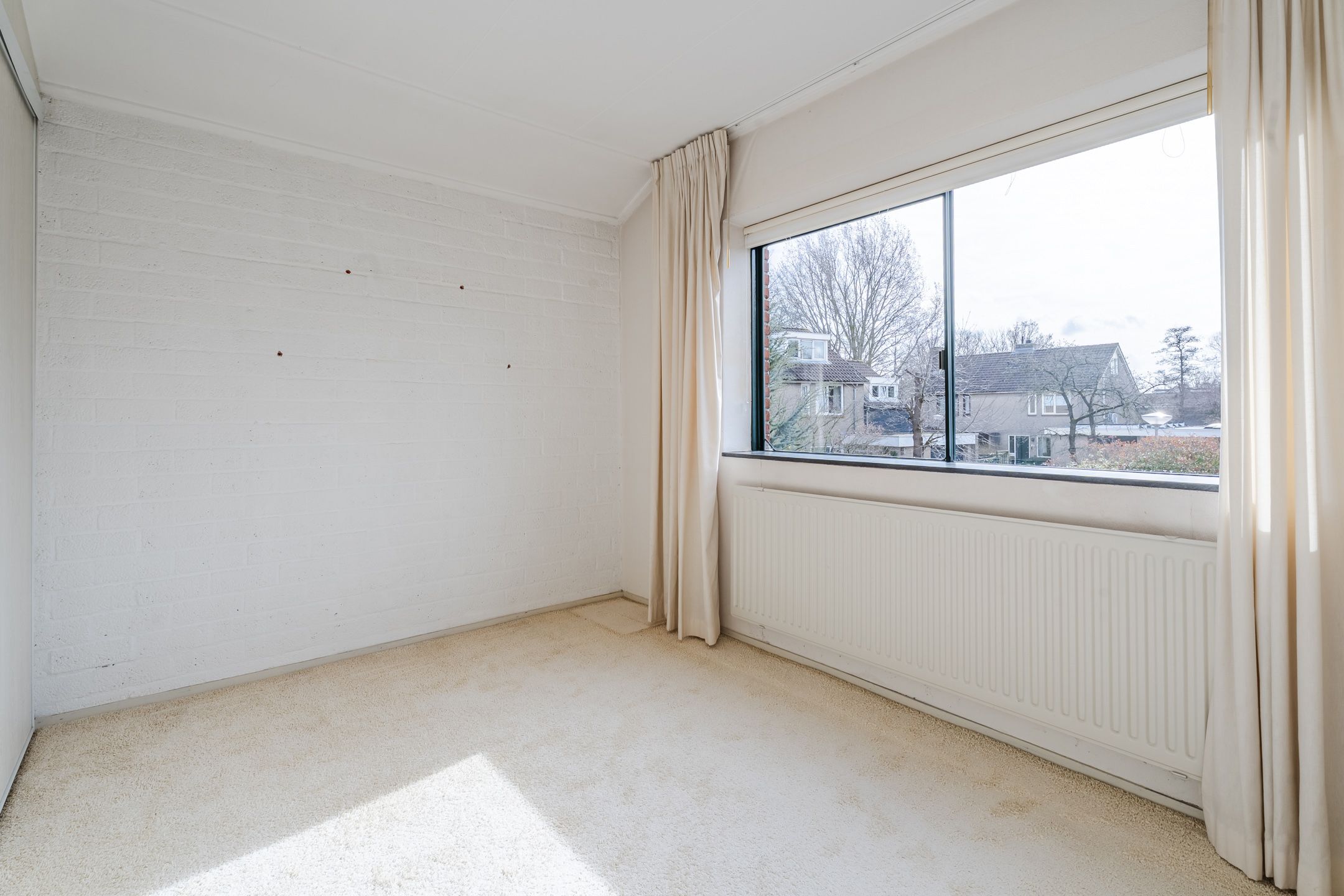 Spacious Corner House with Sunny West-Facing Garden and Garage in Gouda — 24