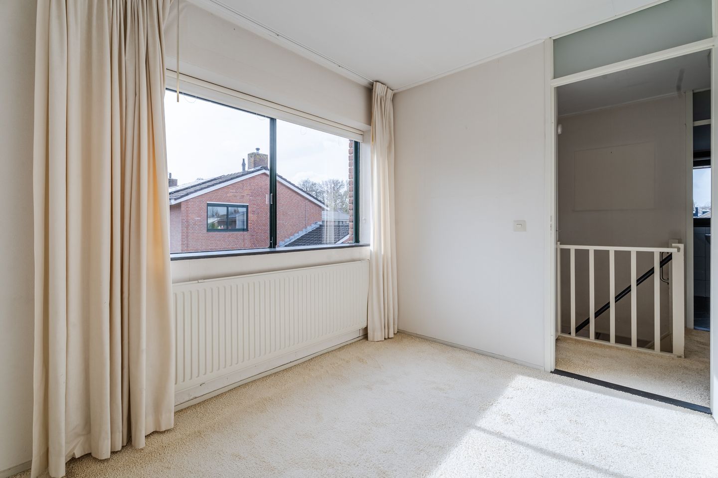 Spacious Corner House with Sunny West-Facing Garden and Garage in Gouda — 25