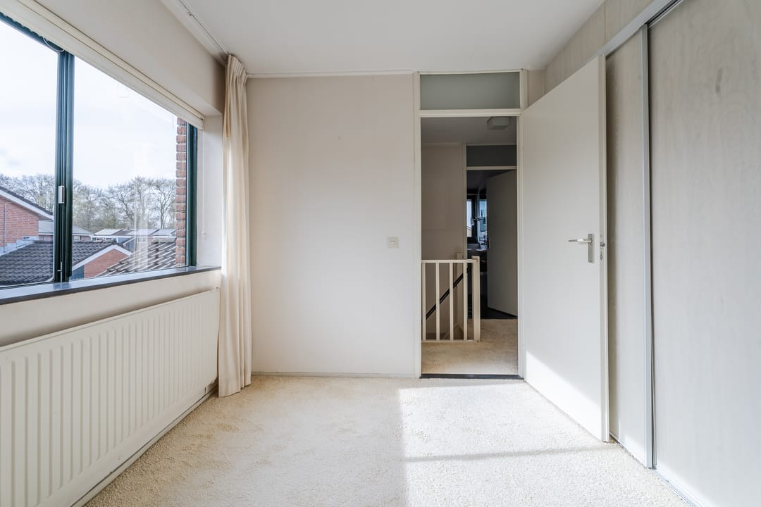 Spacious Corner House with Sunny West-Facing Garden and Garage in Gouda — 26