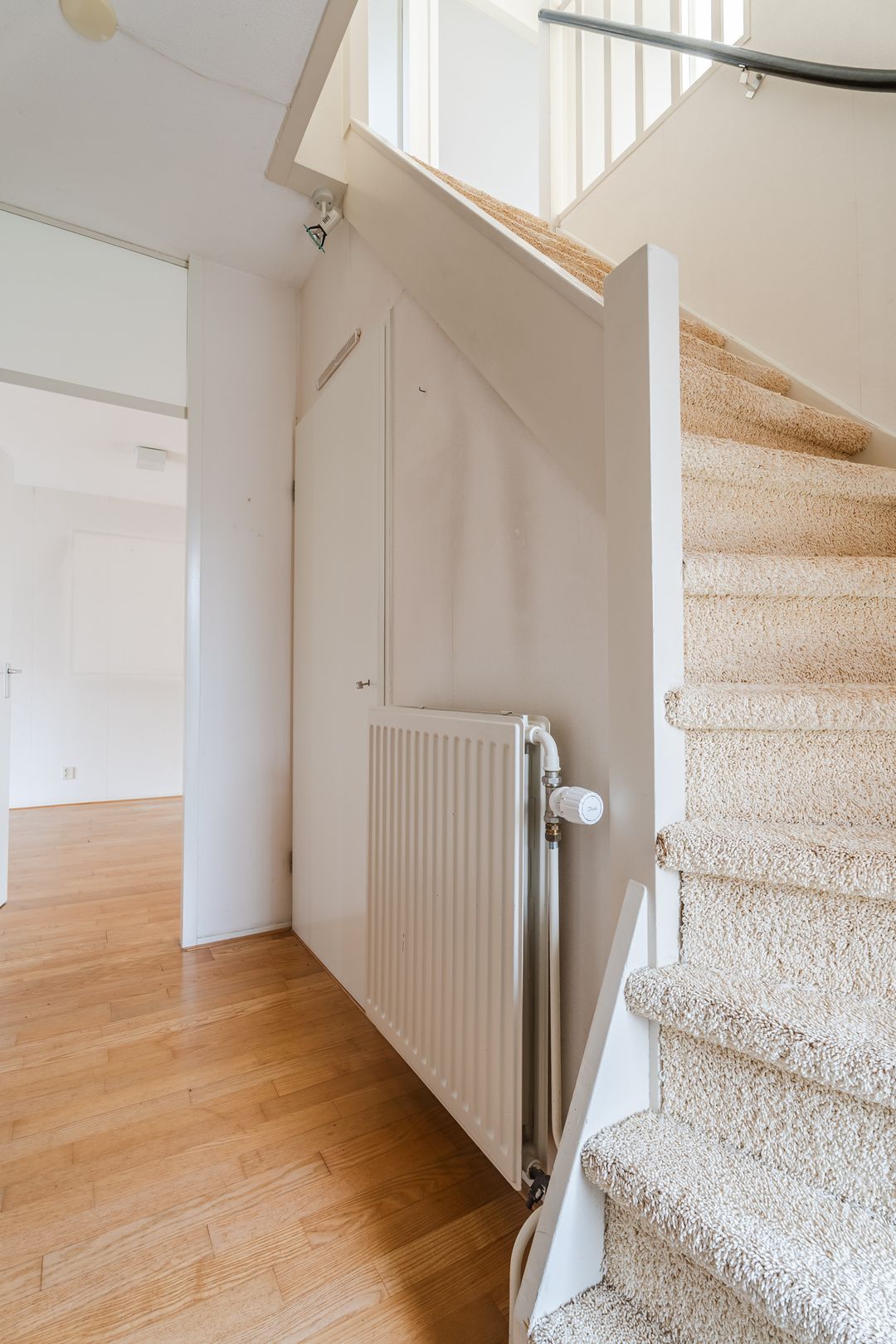 Spacious Corner House with Sunny West-Facing Garden and Garage in Gouda — 37