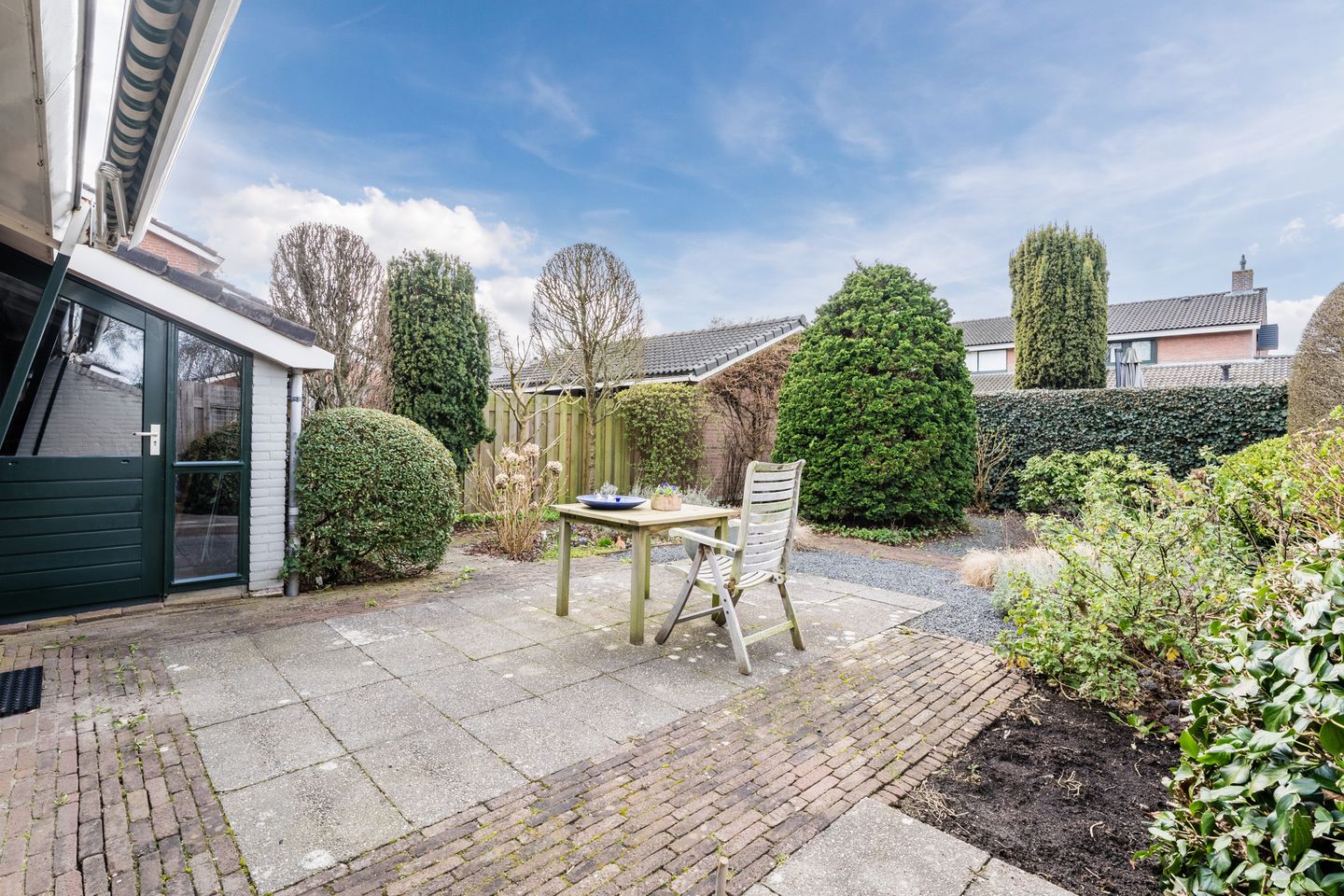 Spacious Corner House with Sunny West-Facing Garden and Garage in Gouda — 40