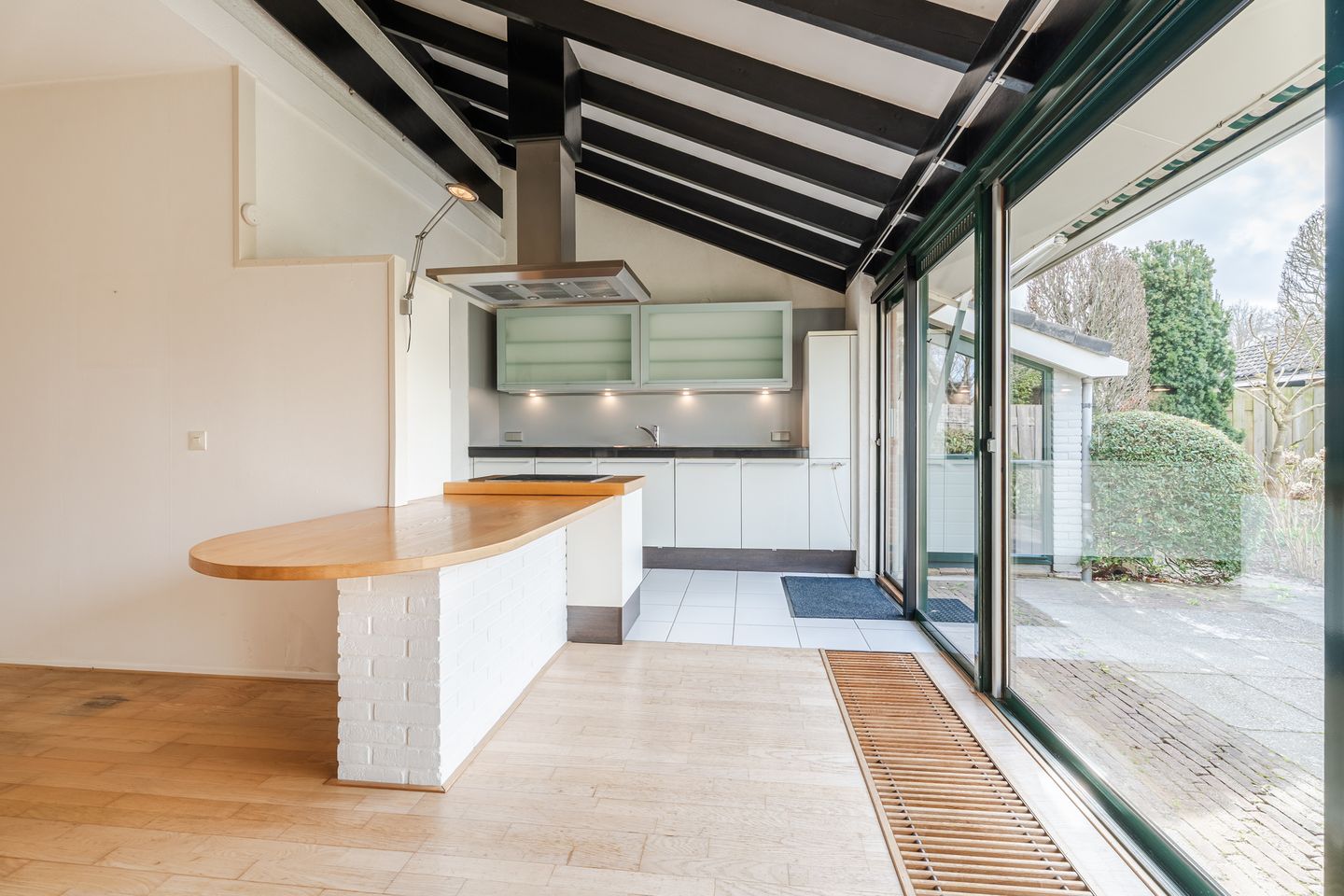 Spacious Corner House with Sunny West-Facing Garden and Garage in Gouda — 19