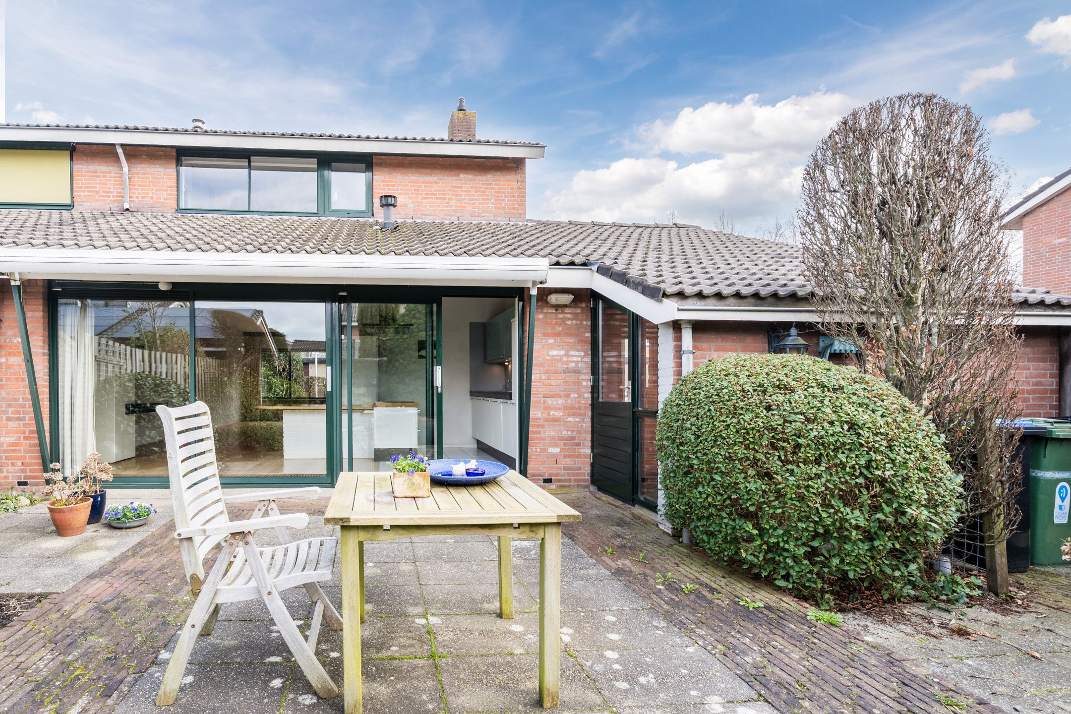 Spacious Corner House with Sunny West-Facing Garden and Garage in Gouda — 42