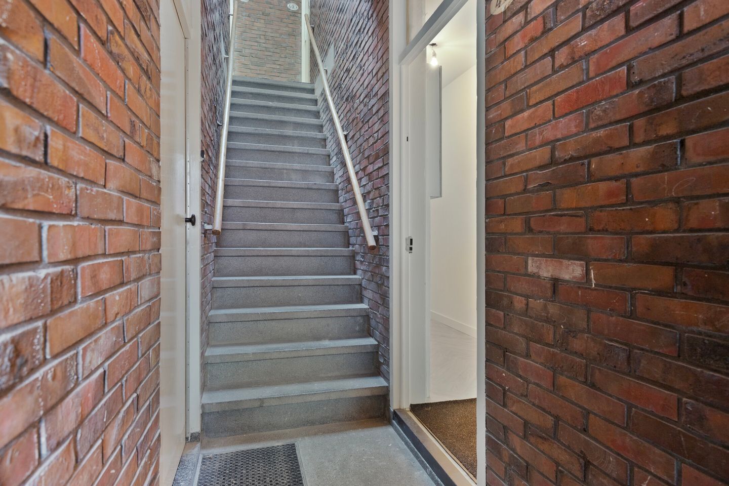 Completely Renovated Apartment near Noorderplantsoen with Modern Floor Heating — 12