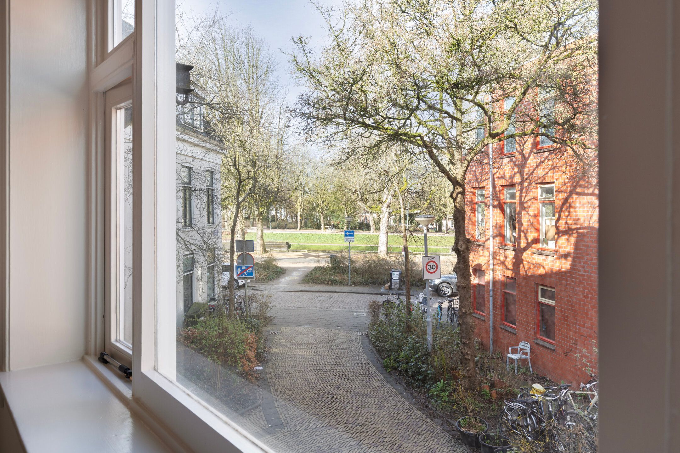 Completely Renovated Apartment near Noorderplantsoen with Modern Floor Heating — 14