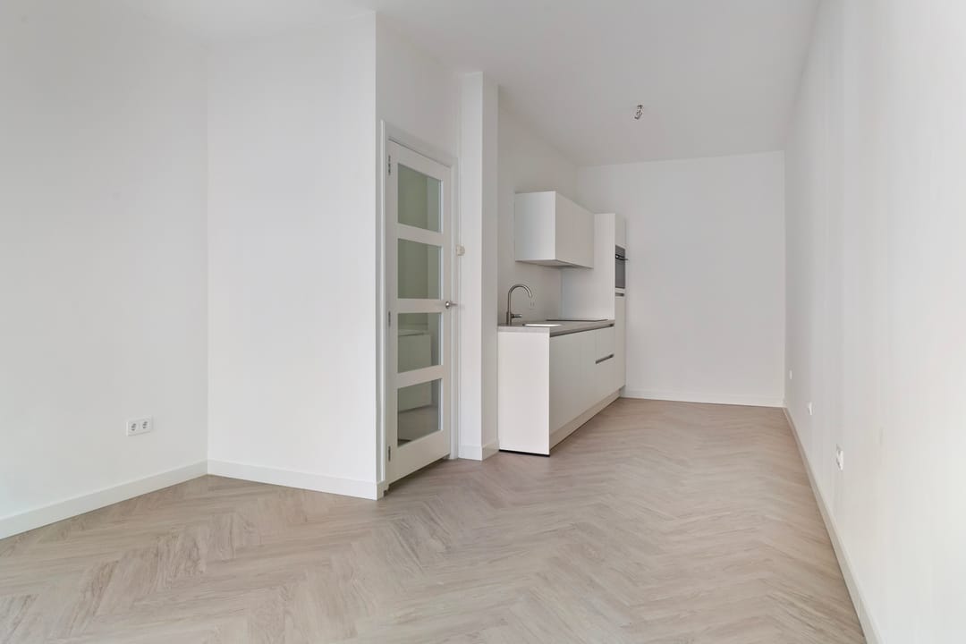 Completely Renovated Apartment near Noorderplantsoen with Modern Floor Heating — 15