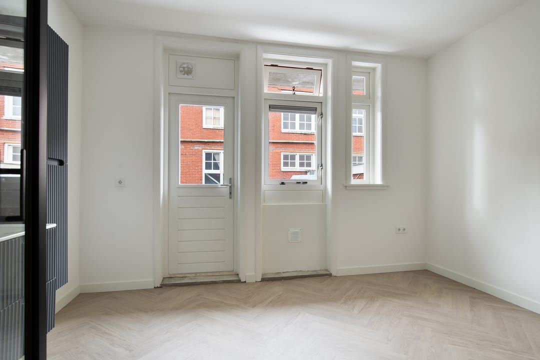 Completely Renovated Apartment near Noorderplantsoen with Modern Floor Heating — 20