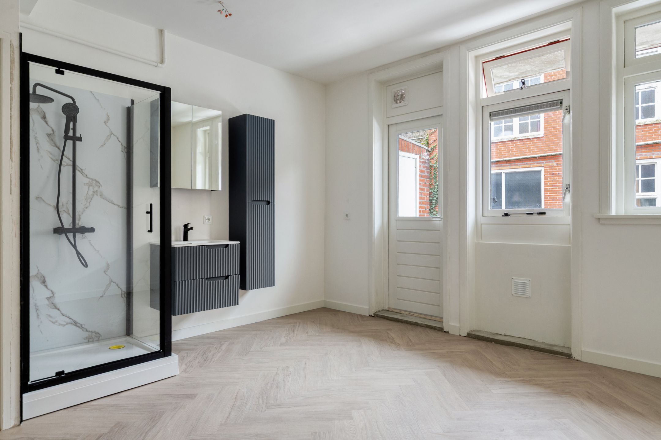 Completely Renovated Apartment near Noorderplantsoen with Modern Floor Heating — 22