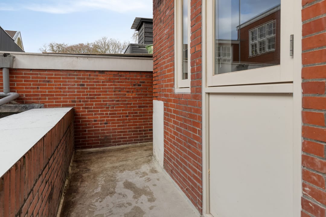 Completely Renovated Apartment near Noorderplantsoen with Modern Floor Heating — 26