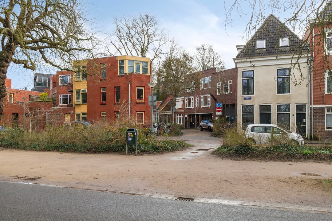 Completely Renovated Apartment near Noorderplantsoen with Modern Floor Heating — 35