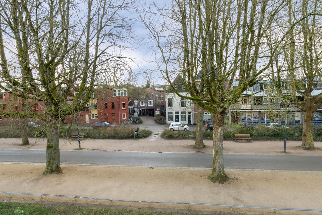 Completely Renovated Apartment near Noorderplantsoen with Modern Floor Heating — 36