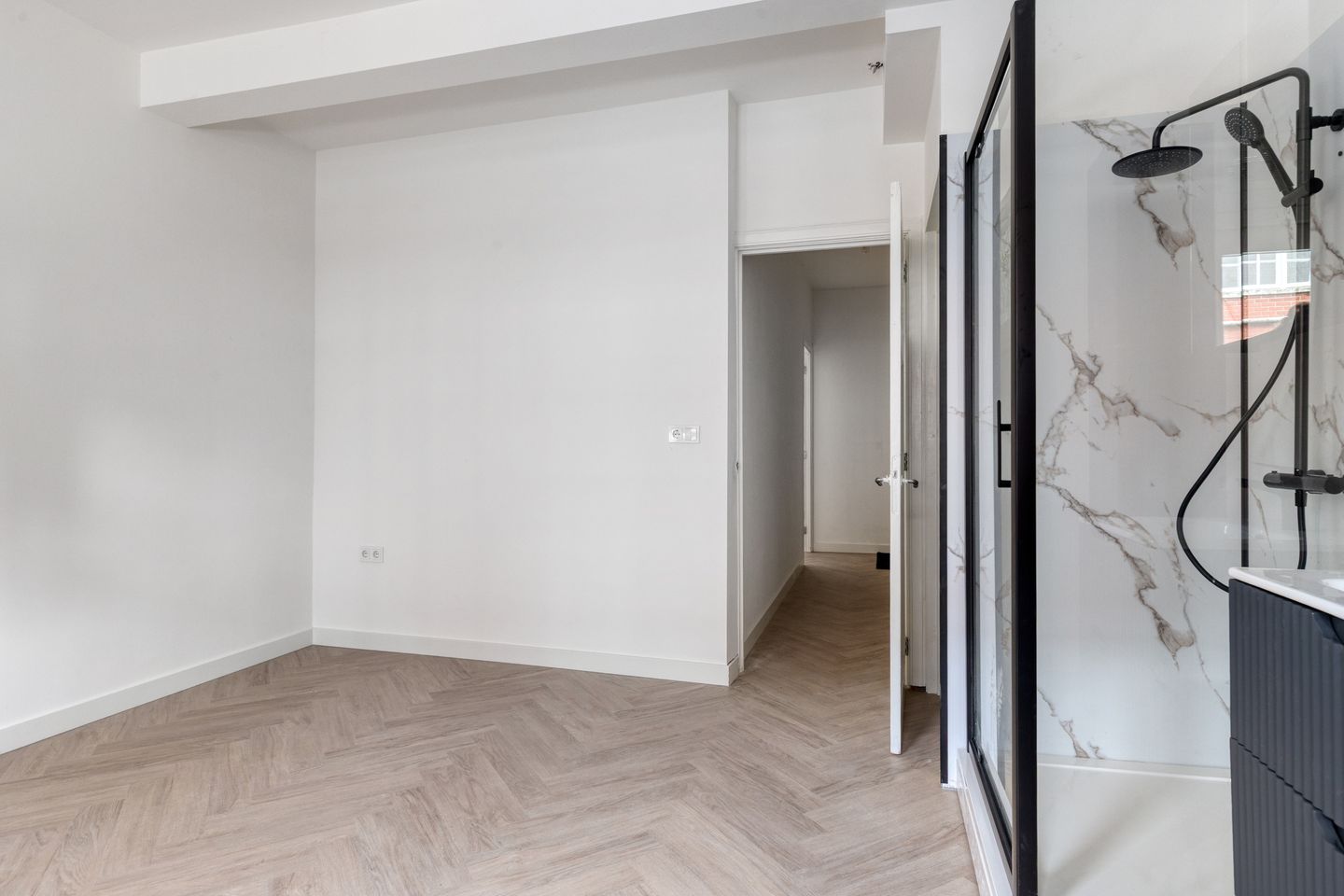 Completely Renovated Apartment near Noorderplantsoen with Modern Floor Heating — 24