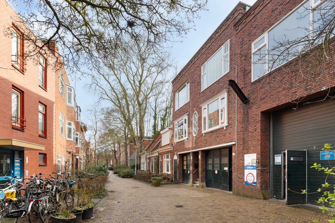 Completely Renovated Apartment near Noorderplantsoen with Modern Floor Heating — 30