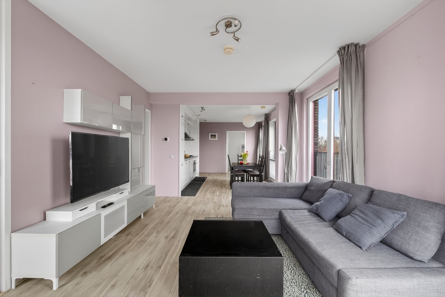 Spacious and Light Apartment with Two Bedrooms in Amsterdam-Noord — 15