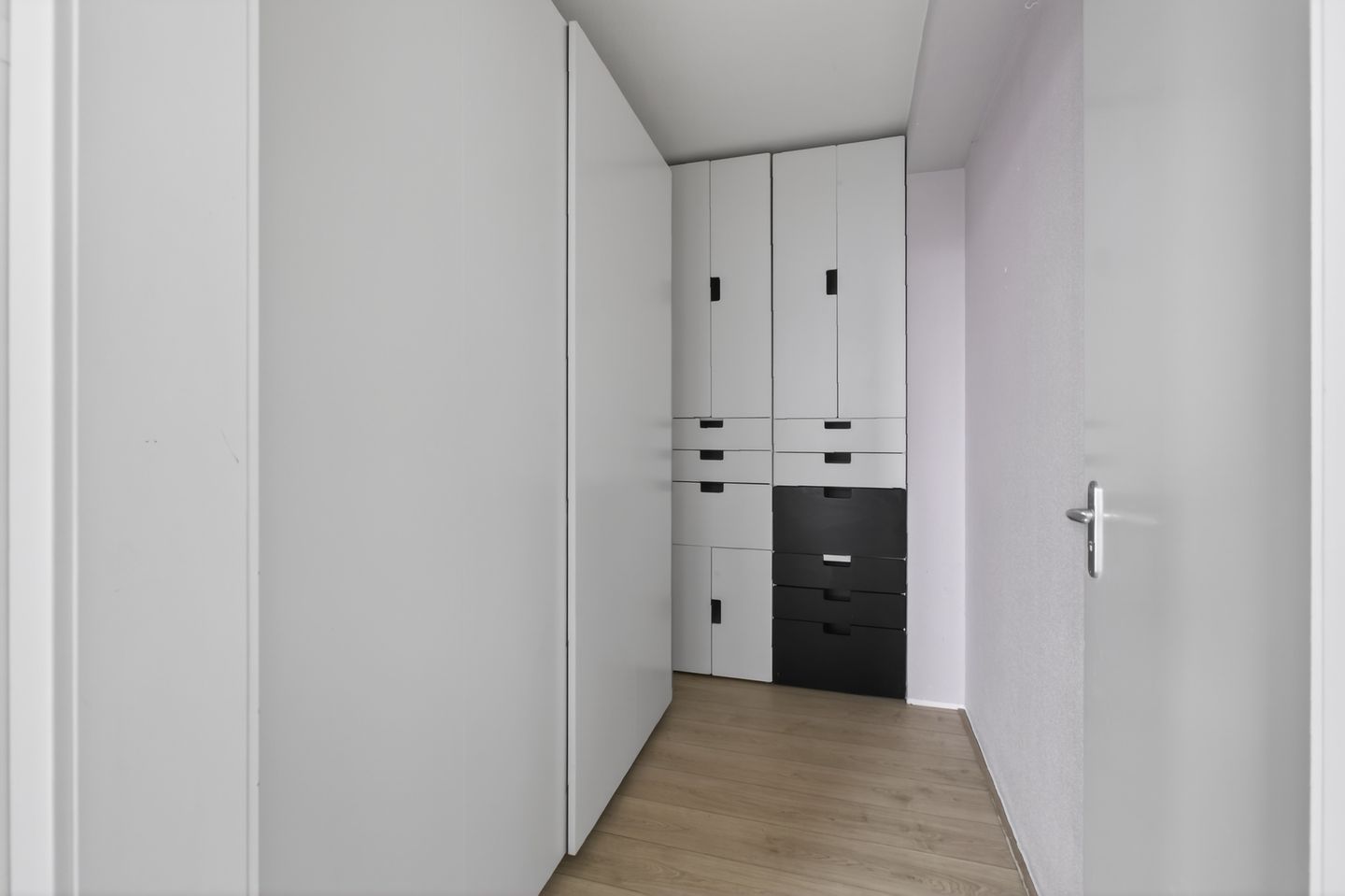 Spacious and Light Apartment with Two Bedrooms in Amsterdam-Noord — 21