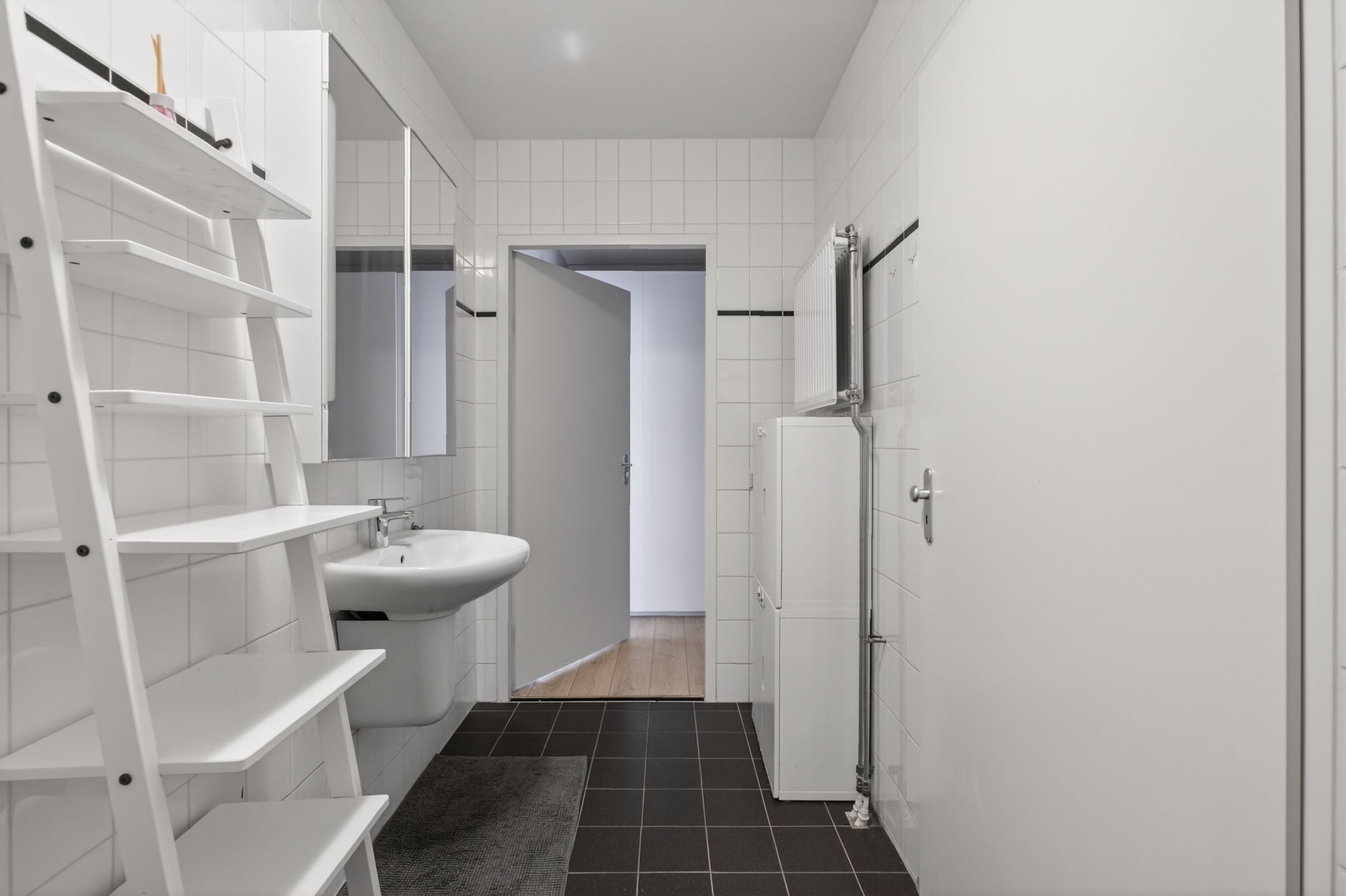 Spacious and Light Apartment with Two Bedrooms in Amsterdam-Noord — 23