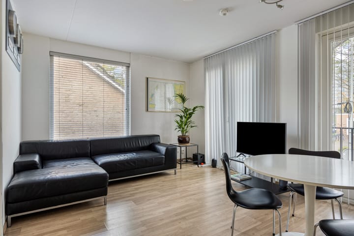 Photo 2 of Pieter Zeemanstraat 1-25