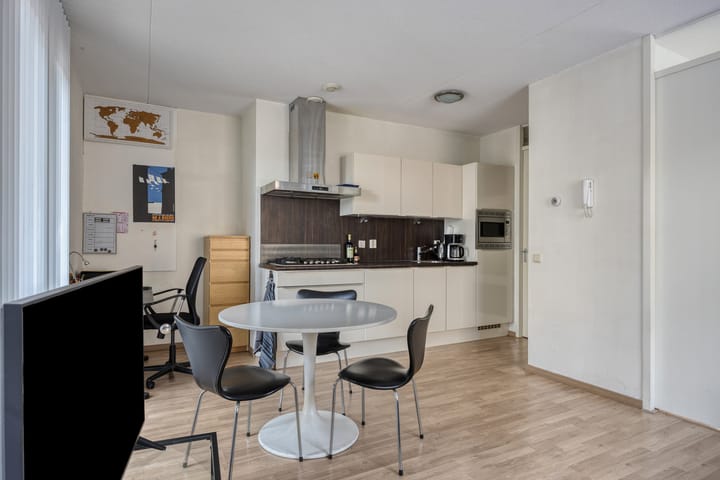 Photo 3 of Pieter Zeemanstraat 1-25