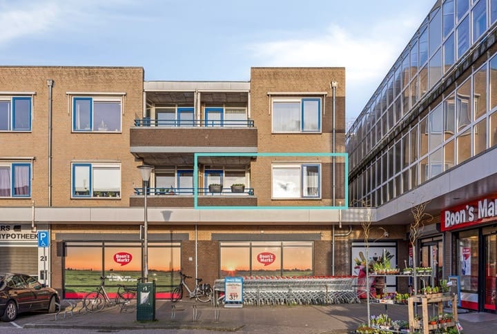 Photo 2 of Dokter Stapenséastraat 11