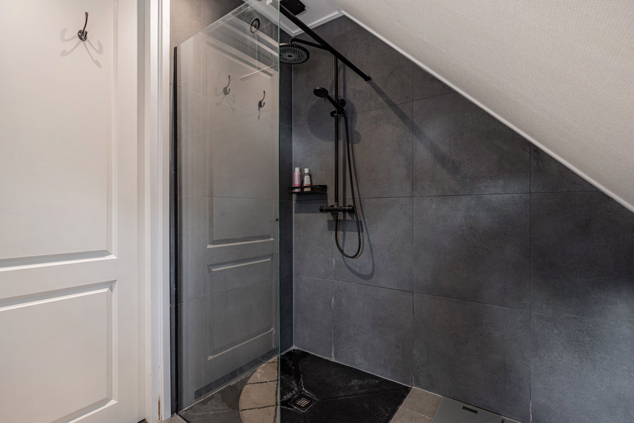 Modern and Energy Efficient Extended Family Home in Weidum — 37