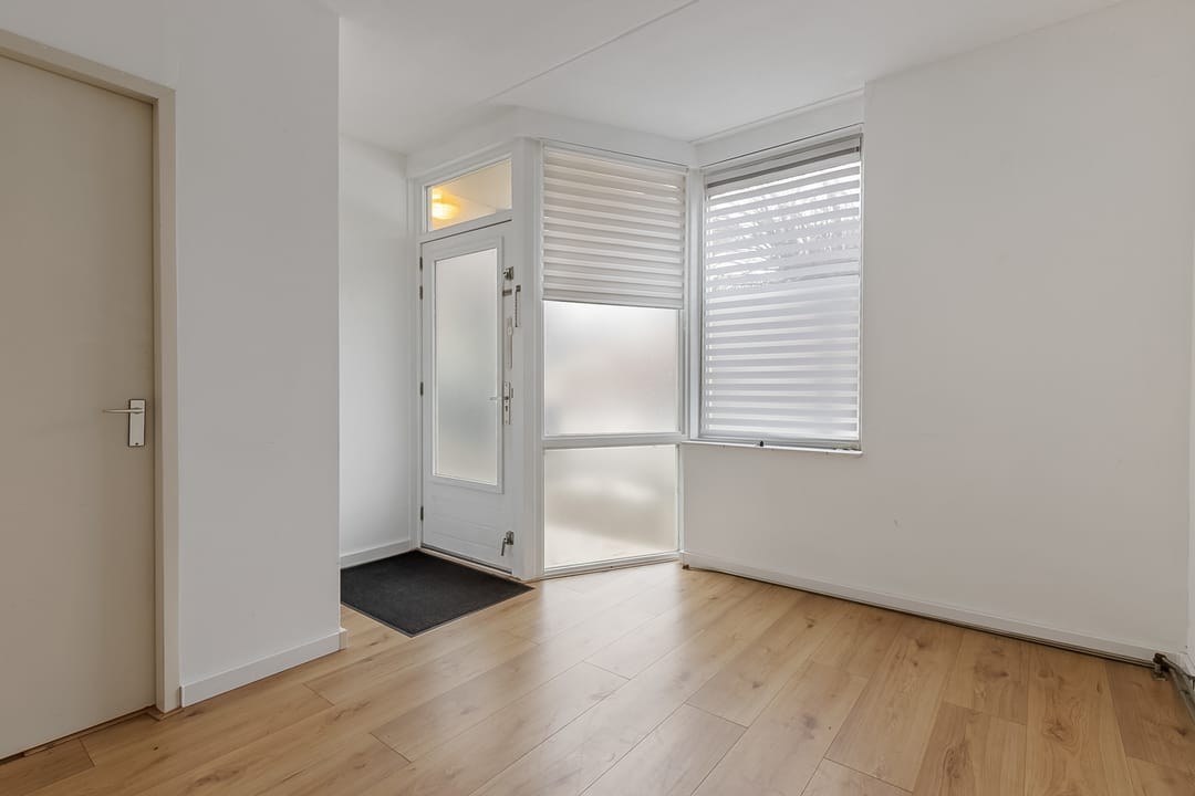 Photo 7 of Poolzeestraat 15