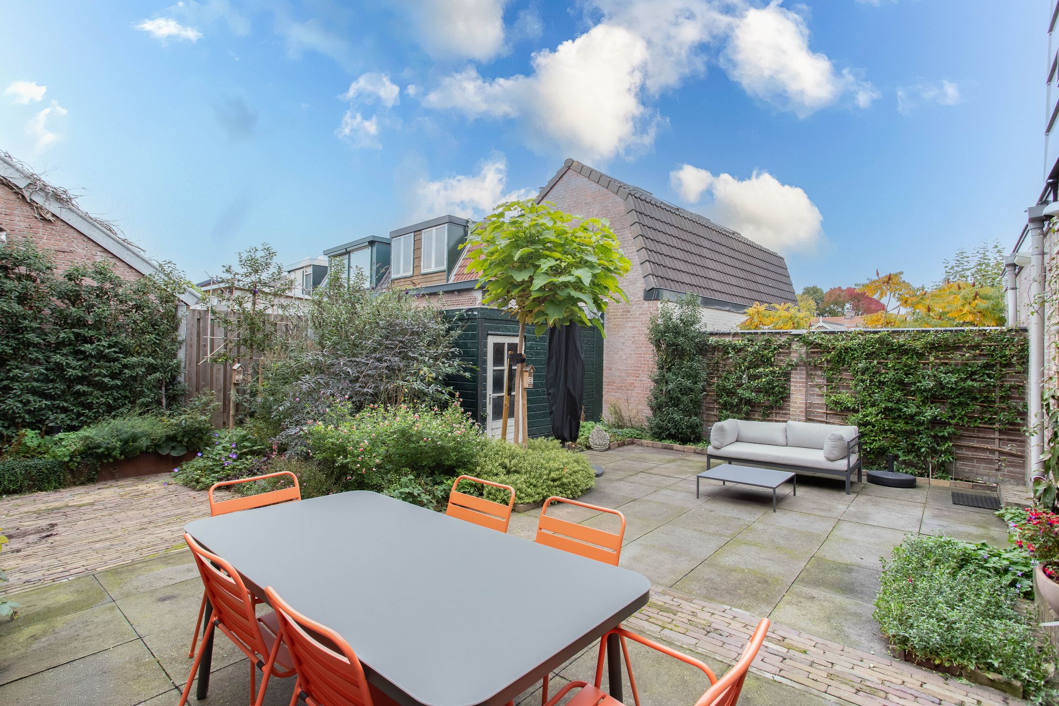 Charming Detached Residence with Authentic Details and Sunny Garden near the Water — 36