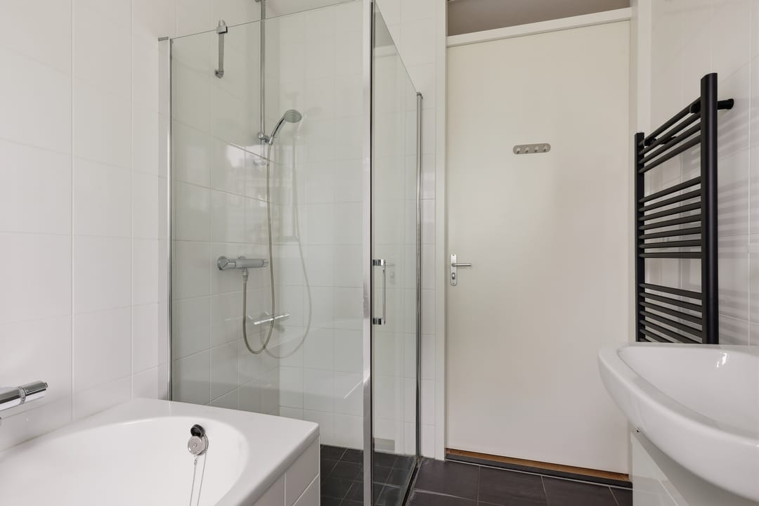 Spacious and modern 3-room apartment in the heart of Zaandam — 29