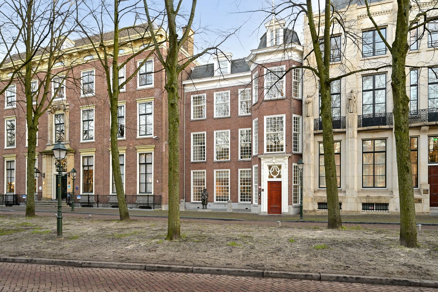 Bekijk foto 1 van Lange Voorhout 11