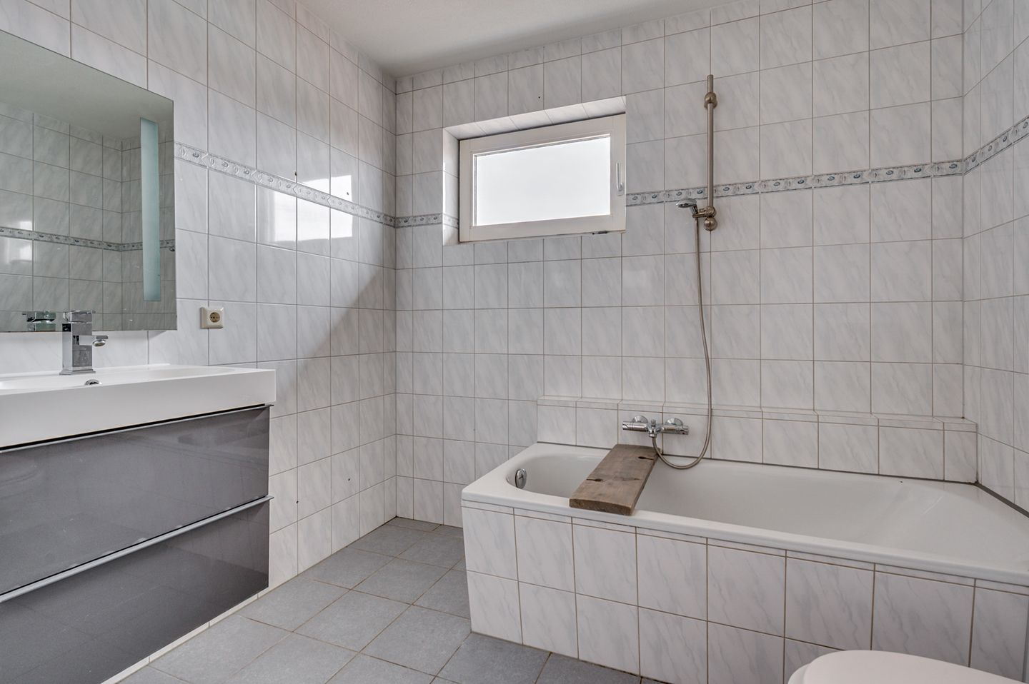 Fully Insulated Corner House with 4 Bedrooms and Solar Panels in Swalmen — 32