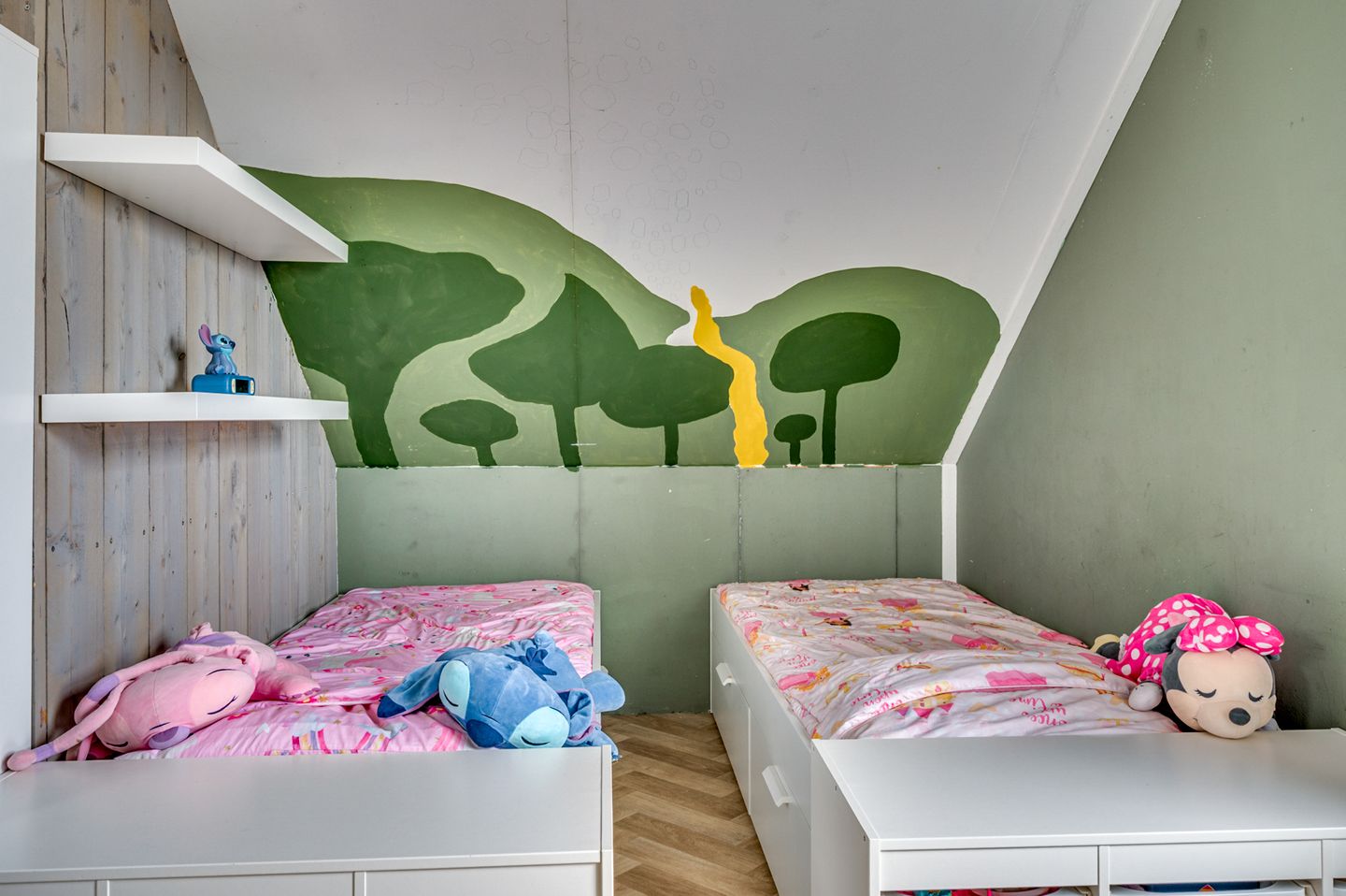 Fully Insulated Corner House with 4 Bedrooms and Solar Panels in Swalmen — 38