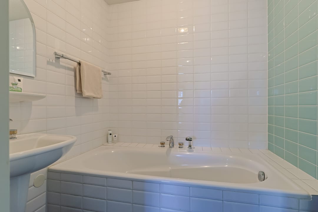 Spacious Townhouse with Garage and Sunny Southwest Garden — 22
