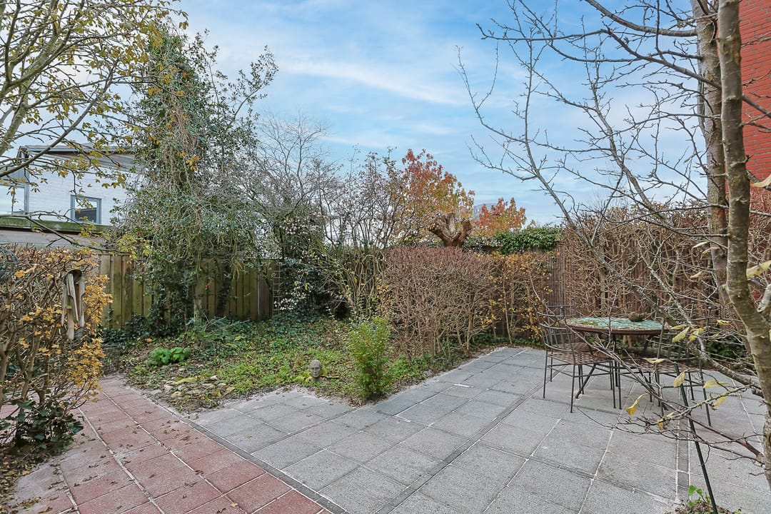 Spacious Townhouse with Garage and Sunny Southwest Garden — 38