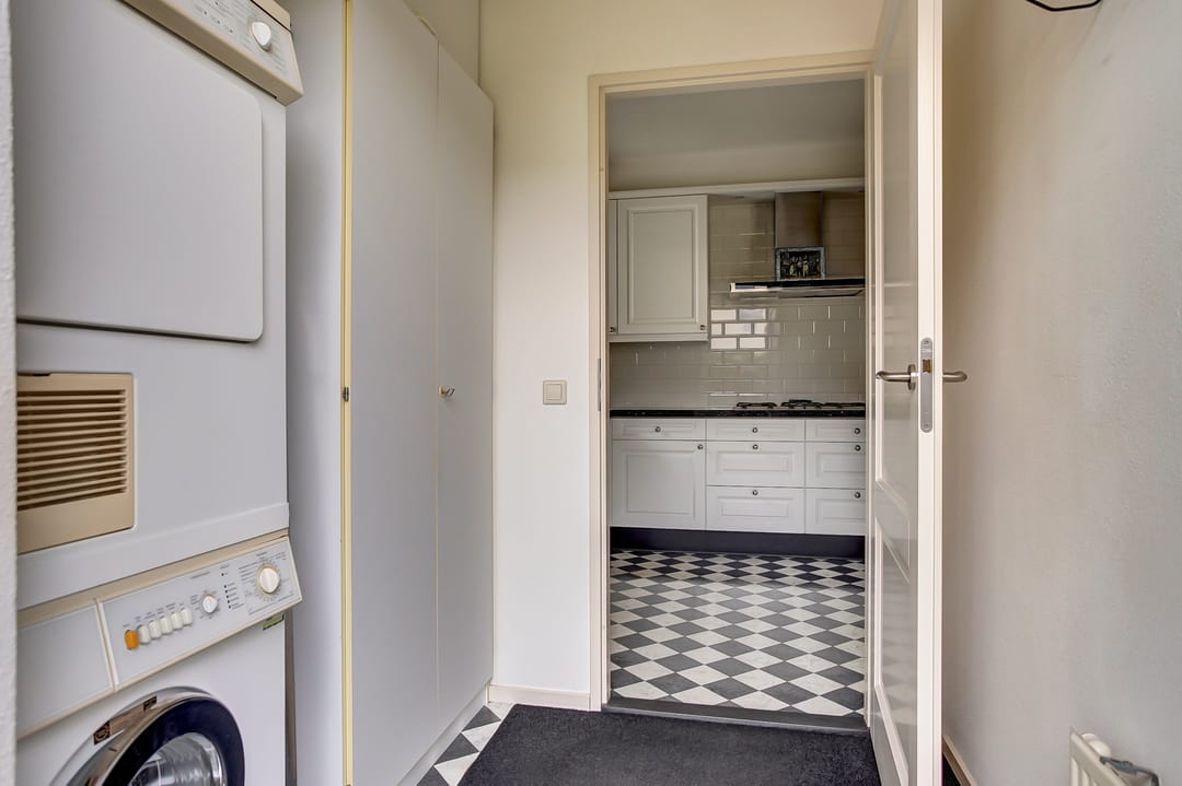 Photo 17 of Dr. Sicco Mansholtstraat 91