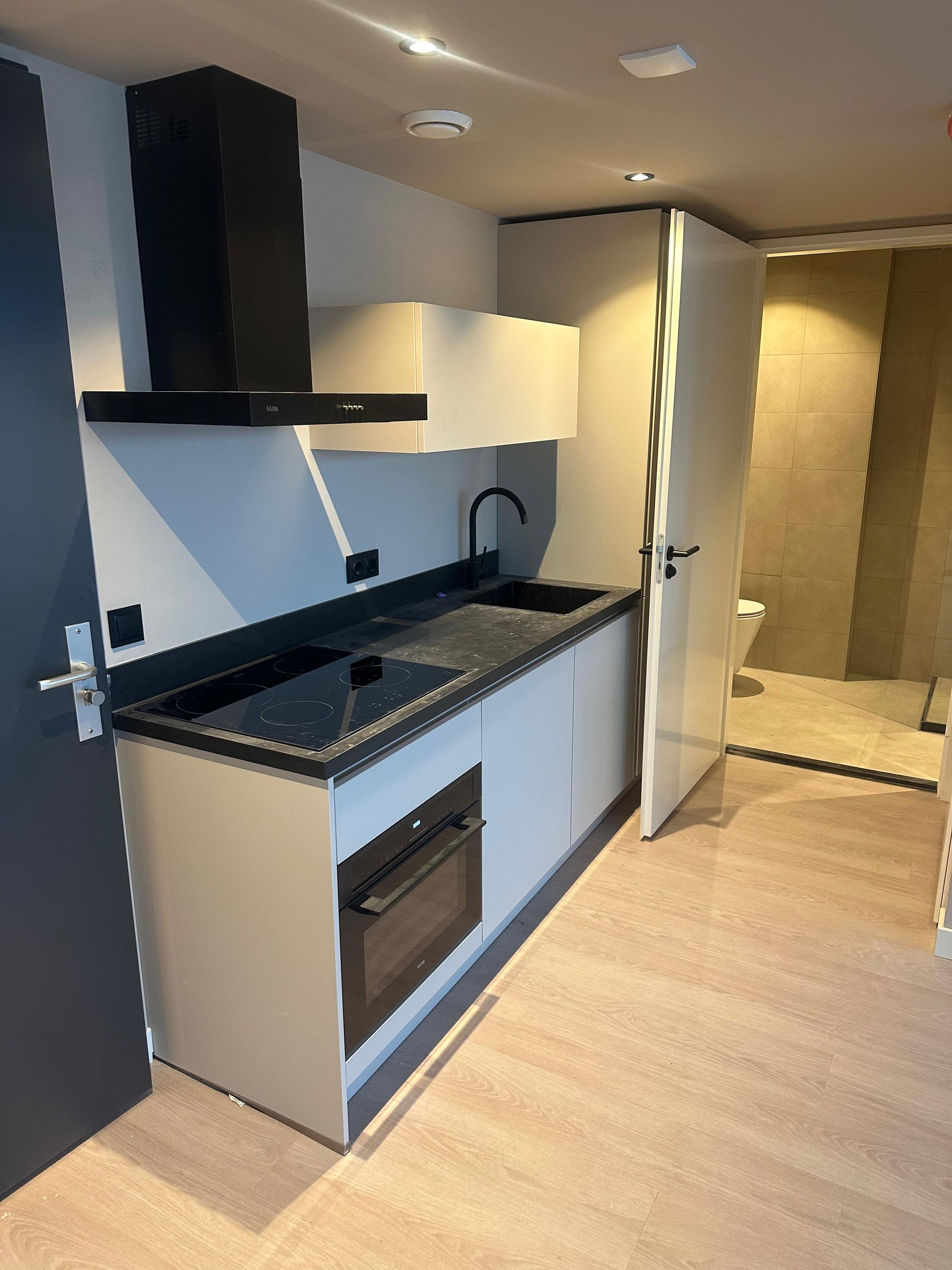 Photo 6 of Molukkenstraat 7-A18