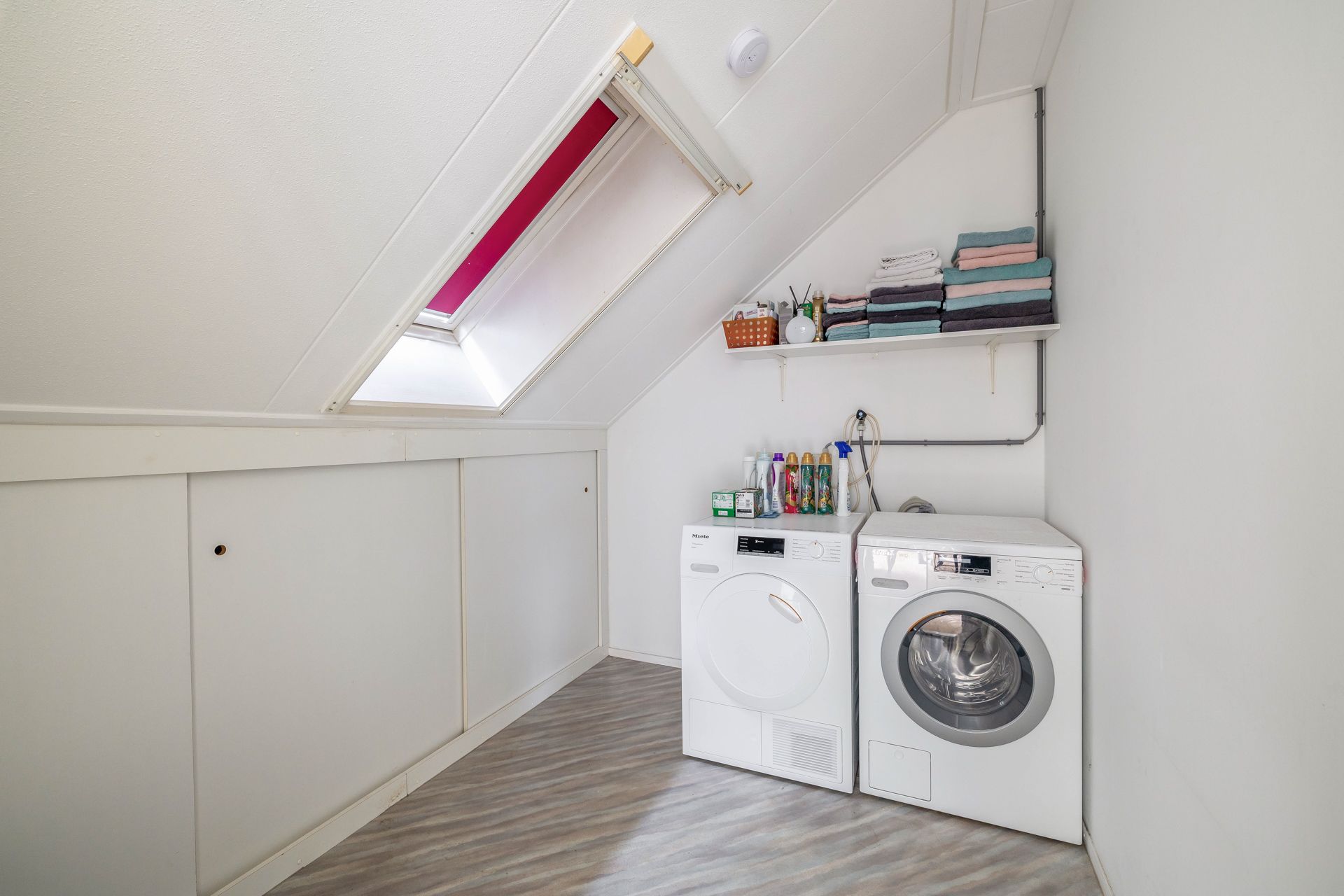 Spacious semi-detached home with expansive garden in Herkingen — 21