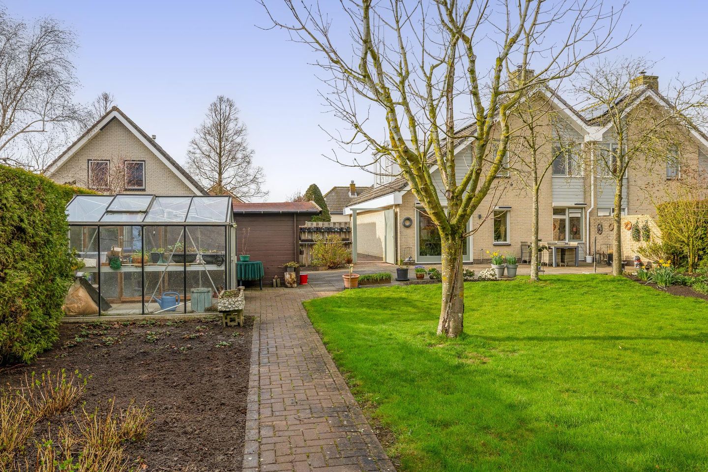 Spacious semi-detached home with expansive garden in Herkingen — 25