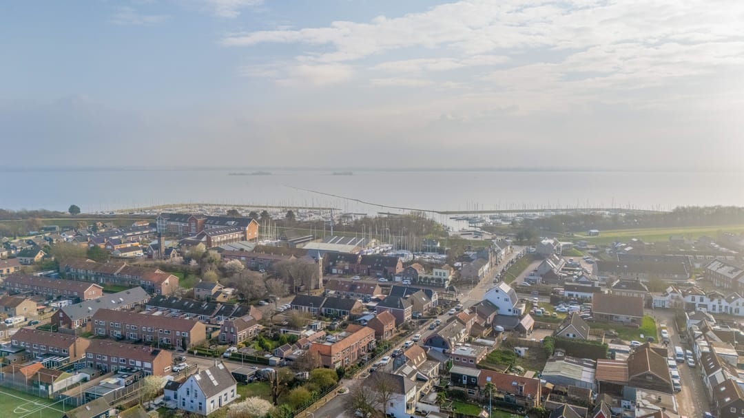 Spacious semi-detached home with expansive garden in Herkingen — 32