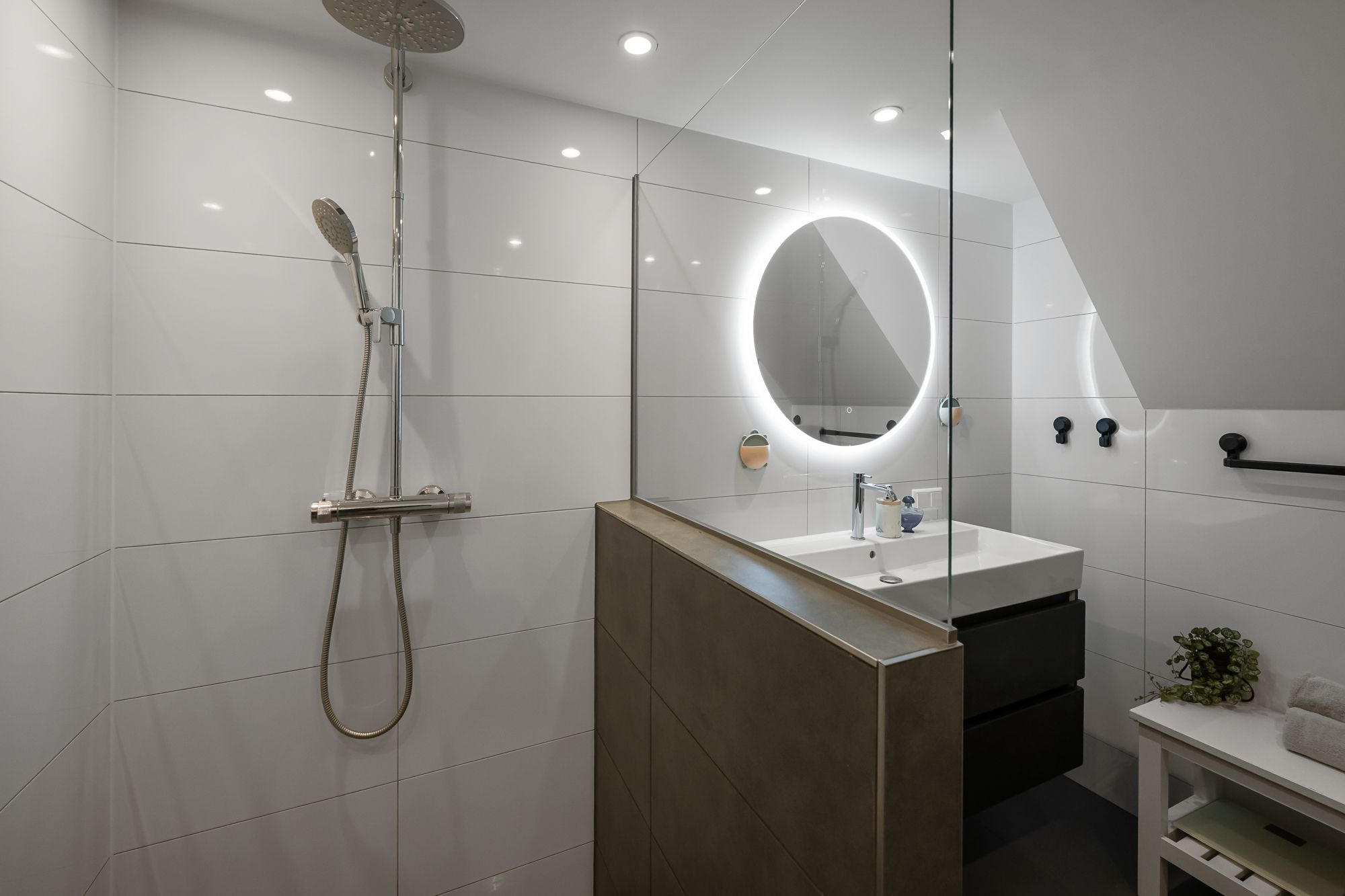 Spacious and Unique Architectural Home in Rooswijk Noord — 26
