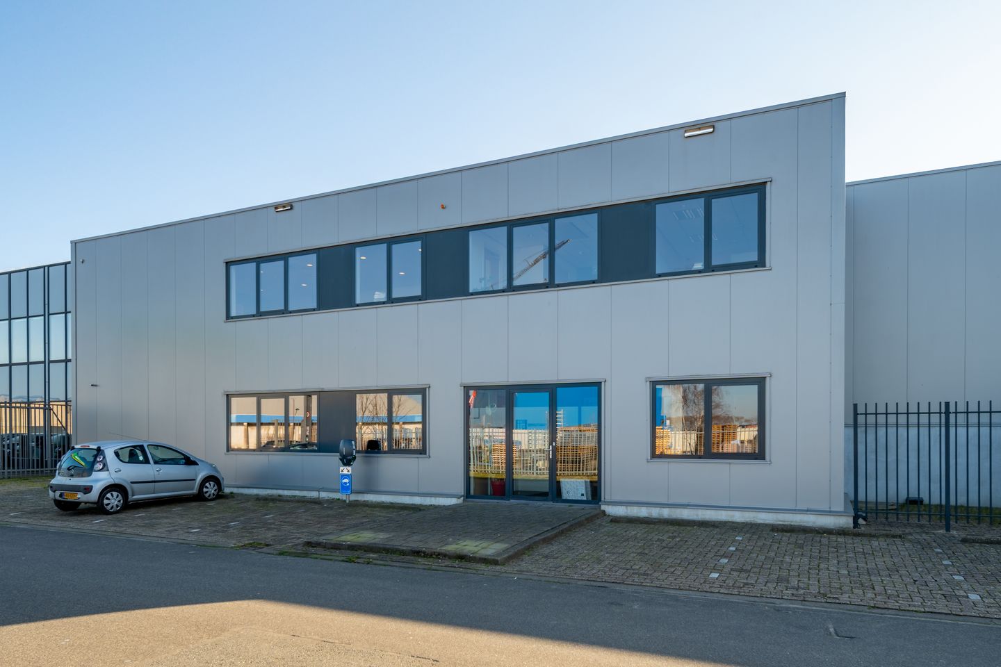 View photo 2 of Mesonweg 9