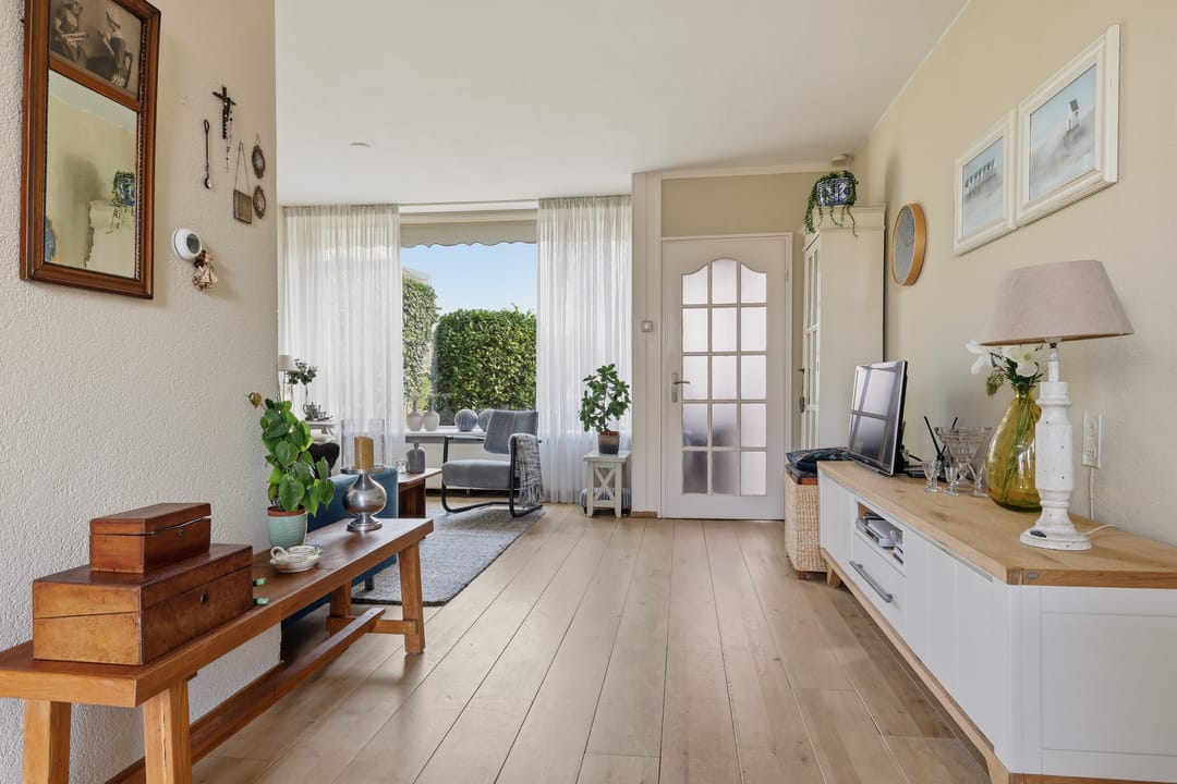 Spacious end terrace house with 4 bedrooms and large garden — 13