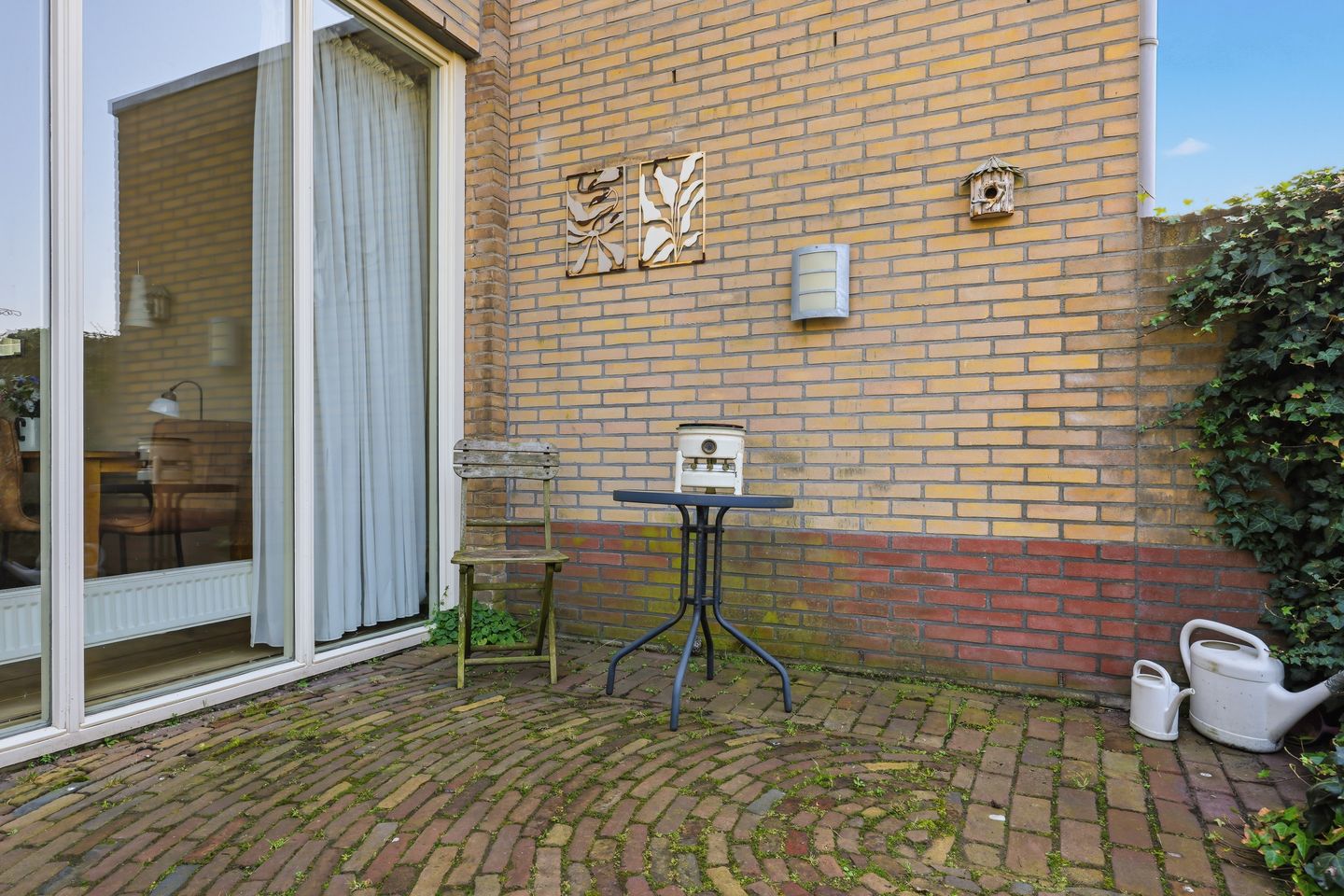 Spacious end terrace house with 4 bedrooms and large garden — 20