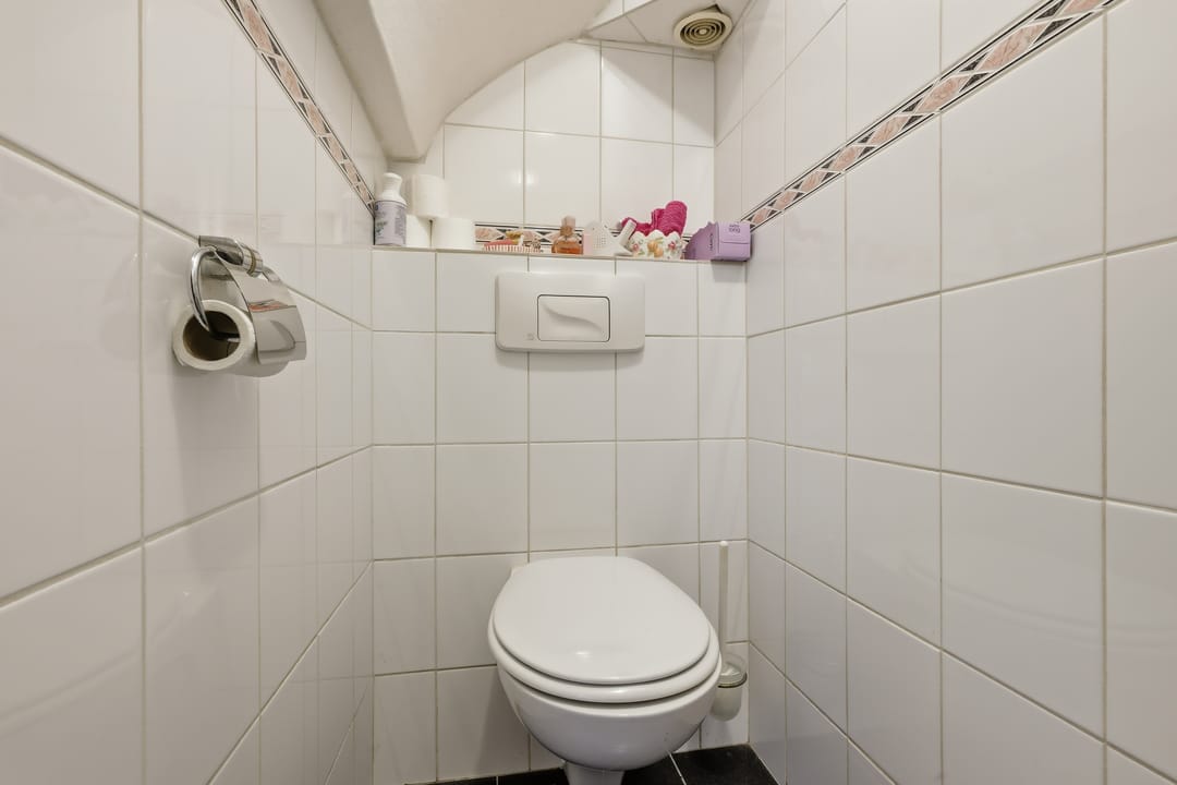 Spacious end terrace house with 4 bedrooms and large garden — 27