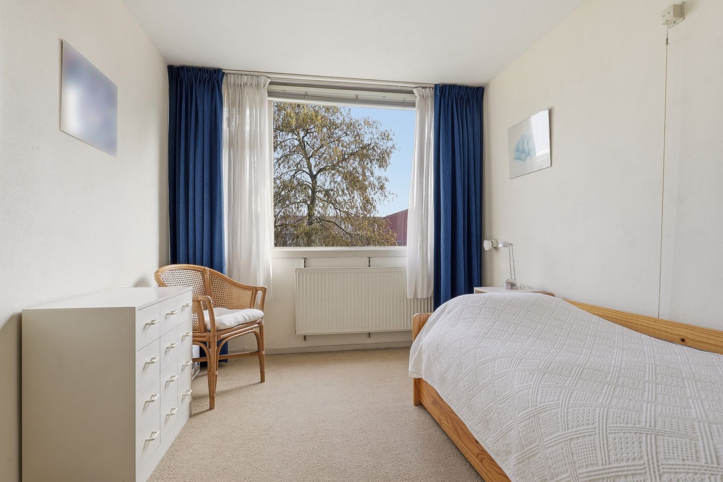 Spacious end terrace house with 4 bedrooms and large garden — 32