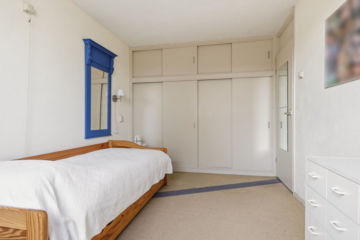 Spacious end terrace house with 4 bedrooms and large garden — 33