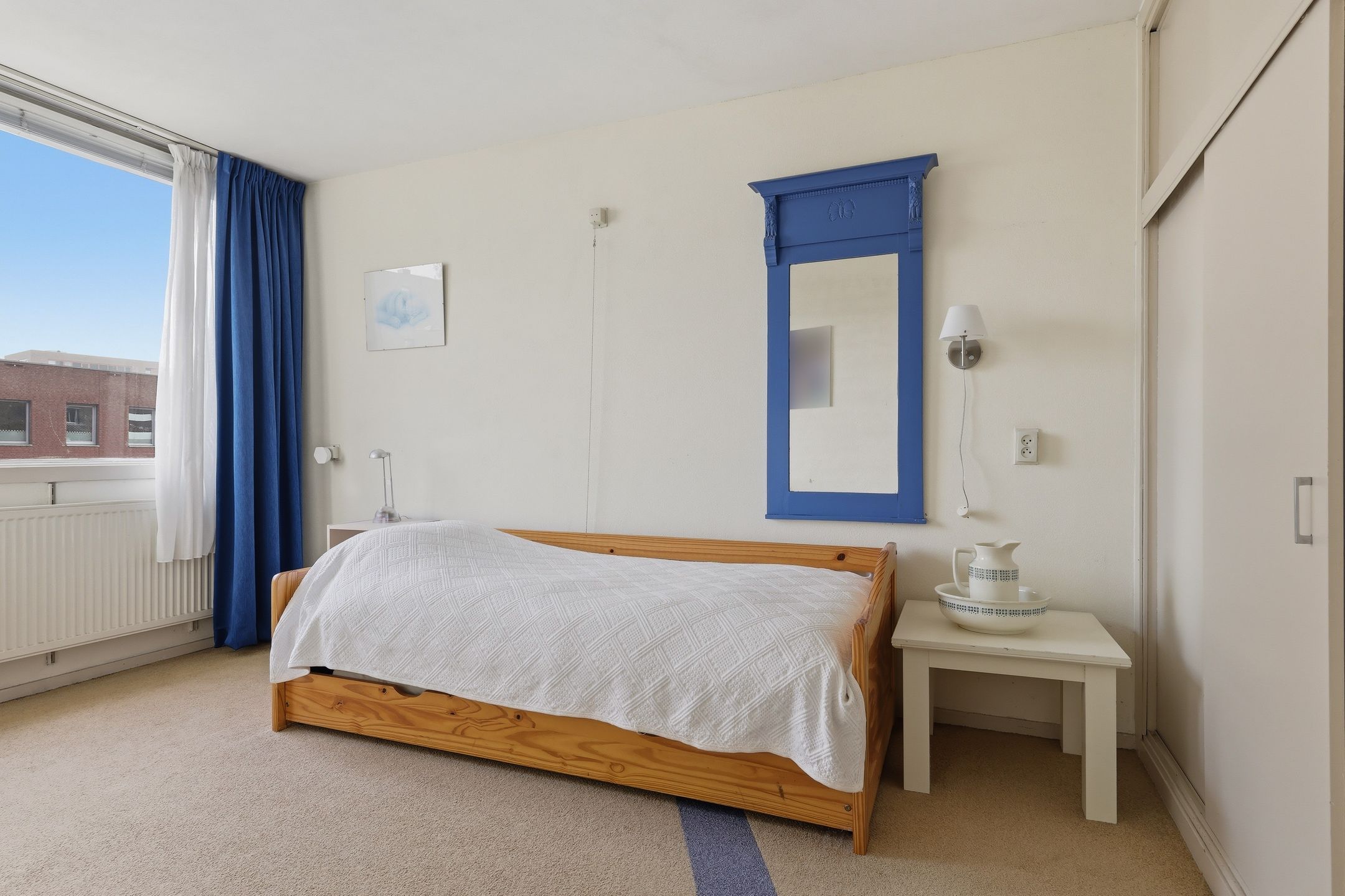 Spacious end terrace house with 4 bedrooms and large garden — 34