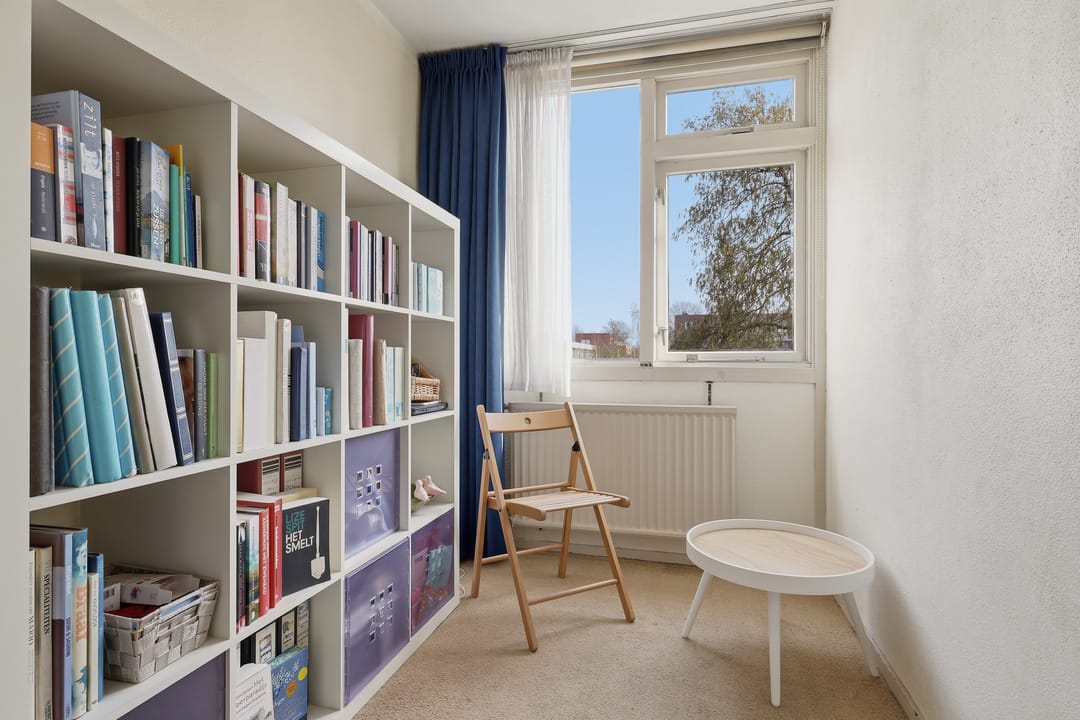 Spacious end terrace house with 4 bedrooms and large garden — 35