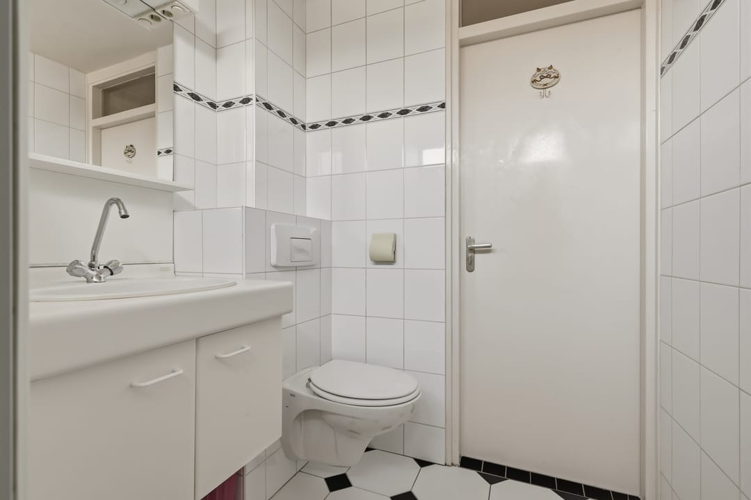 Spacious end terrace house with 4 bedrooms and large garden — 43